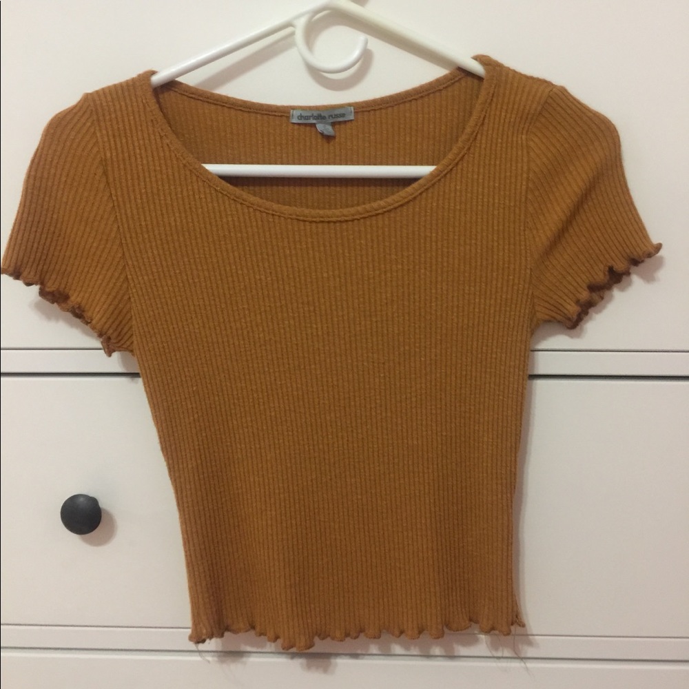 Lettuce end yellow crop top